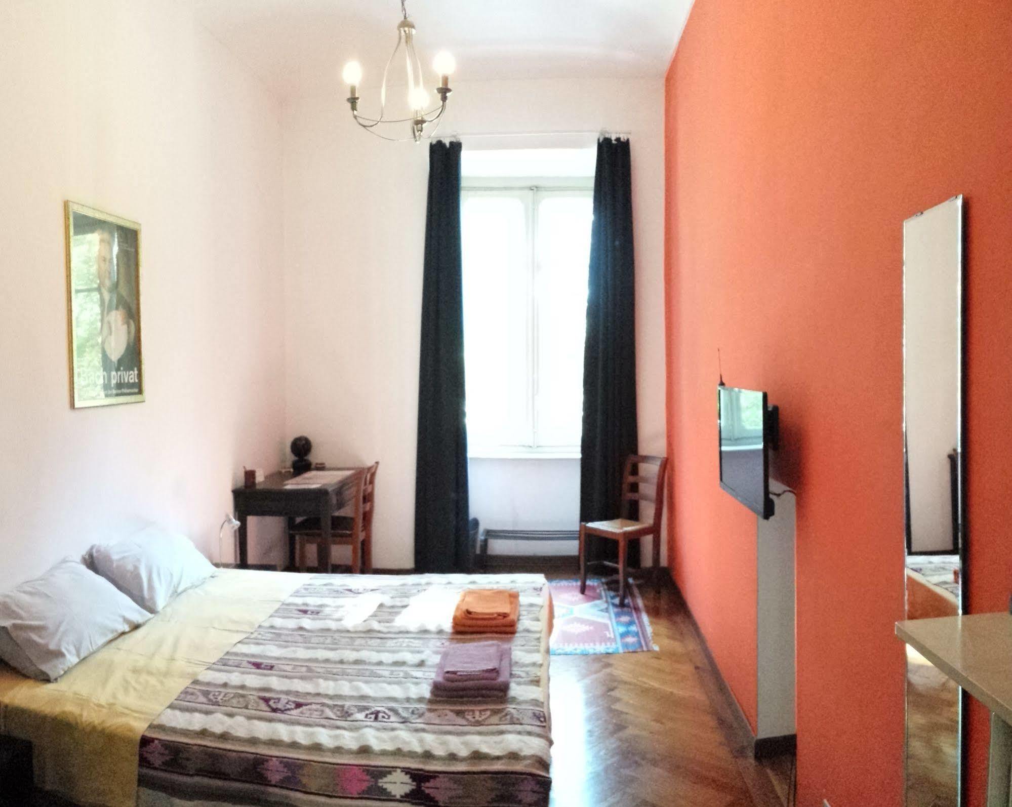Al Porta Susa B&B トリノ エクステリア 写真